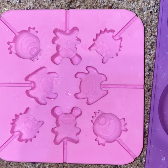 Lot of 5 Silicone Baking Molds Cake Cupcake EUC - Picture 6 of 6